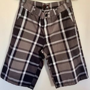 Men’s plaid Etnies shorts size 32